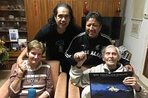 Za cestovatelem Miroslavem Zikmundem přijeli členové souboru Whakaari Rotorua z Nového Zélandu, aby mu gratulovali ke 101. narozeninám.