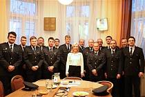 Starostka Eliška Olšáková poděkovala dobrovolným hasičům.
