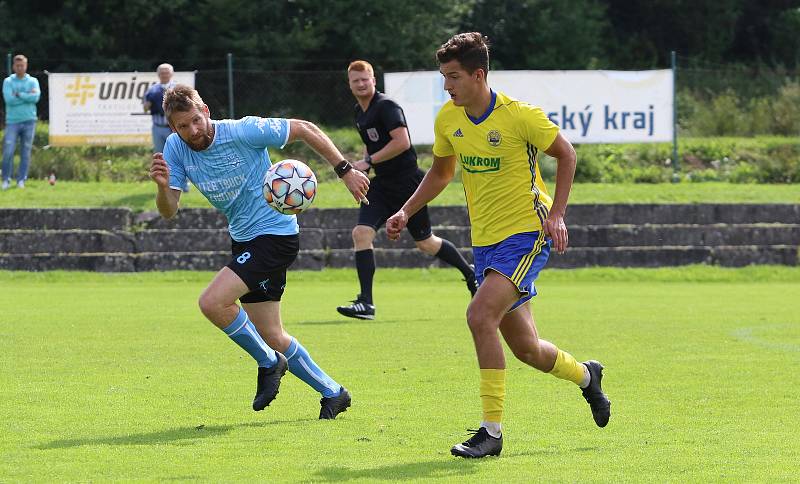 Fotbalisté Zlína B (žluté dresy) v 5. kole MSFL přehráli Znojmo 4:0. Foto: Jan Zahnaš