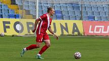 Fotbalisté Zlína B (žluté dresy) v nedělním zápase 29. kole MSFL na Letné remizovali s Frýdkem-Místkem 2:2.