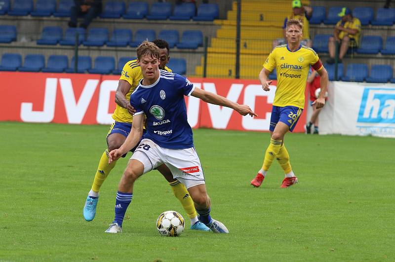Fotbalisté Zlína (žluté dresy) zahájili novou ligovou sezonu domácím zápasem s Mladou Boleslaví