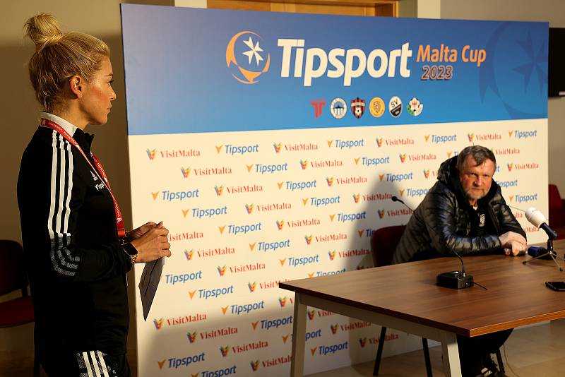 Fotbalisté Zlína (žluté dresy) se na Tipsport Malta Cupu 2023 v zápase místo utkali s Libercem.