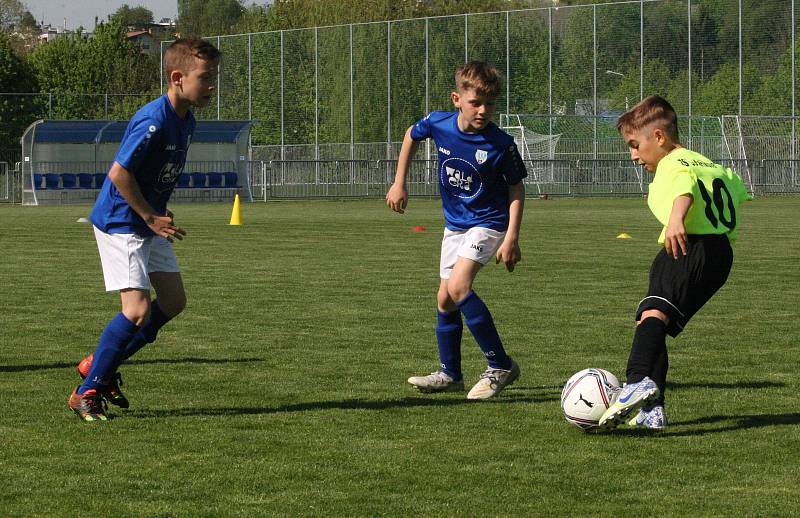 Krajské finále McDonald’s Cupu si v úterý na zlínské Vršavě podmanili žáci Základní školy Sportovní v Uherském Hradišti, kteří v obou kategoriích postoupili do celostátního finále.