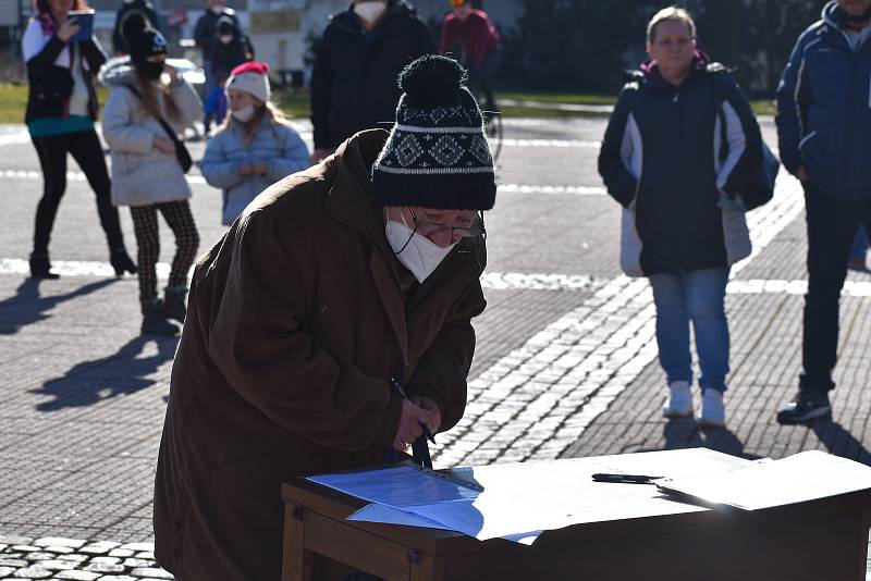 Demonstrace za návrat dětí do škol bez podmínek ve Zlíně, 7. března 2021.