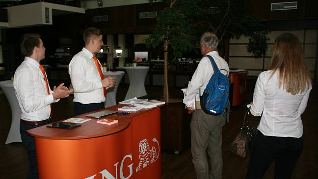 Oranžová tour ING Bank na své druhé zastávce ve Zlíně. První konference se konala v Ostravě. Během května a června zavítá do šesti měst republiky.