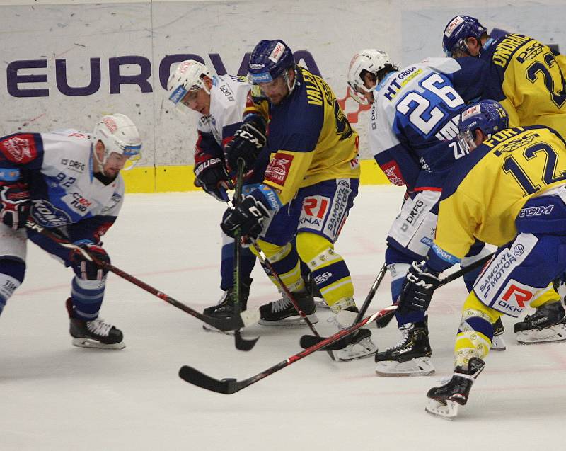 Extraligoví hokejisté Zlína (vš žlutém) v nedělním 26. kole doma hostili mistrovskou Kometu Brno.