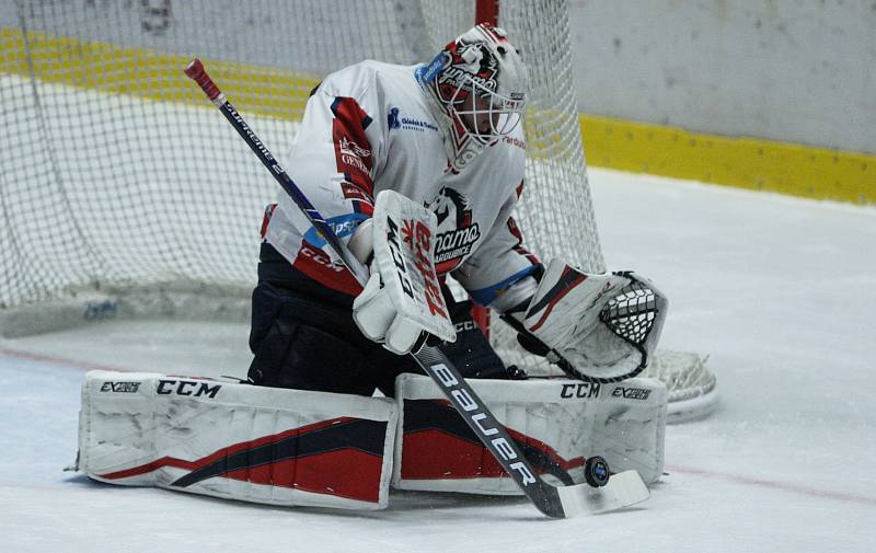 Hokejové utkání 48. kola Tipsport extraligy v ledním hokeji mezi HC Dynamo Pardubice a PSG Berani Zlín (ve žlutoodrém) v pardudubické ČSOB pojišťovna ARENĚ.