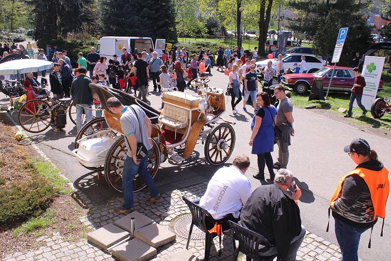 Na 2. ročníku automobilové show CzechDrive si přišli na své zejména zarytí automobiloví fanoušci. Počty exponátů se vyšplhaly téměř ke dvou stovkám.