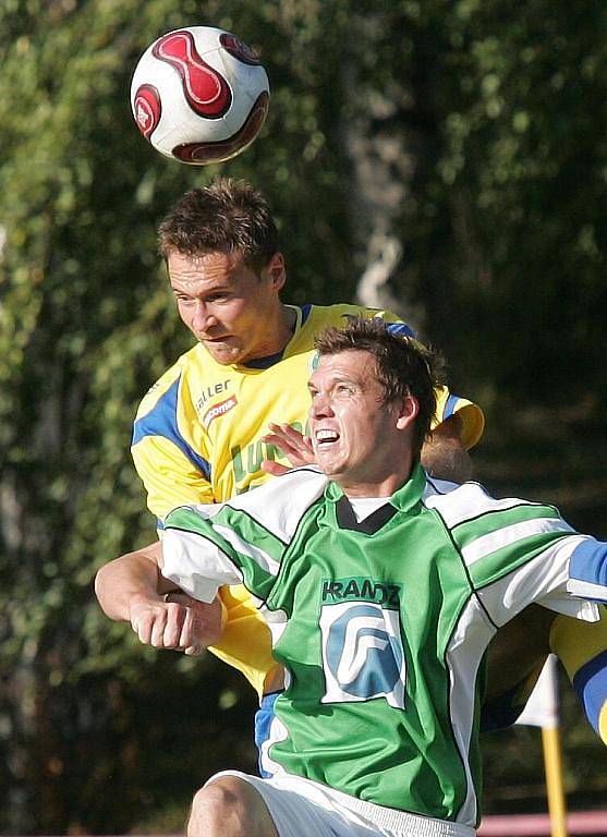 Ondrášovka Cup: Rousínov - Tescoma Zlín 0:3 (0:1), na snímku Karel Kroupa, Martin Maša. 