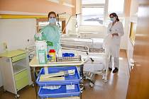 Zdravotníci zřídili i dočasné lůžkové infekční oddělení ve Vsetínské nemocnici, kam byli směřováni pacienti z celého kraje, kteří potřebovali infekční lůžkovou péči mimo covid
