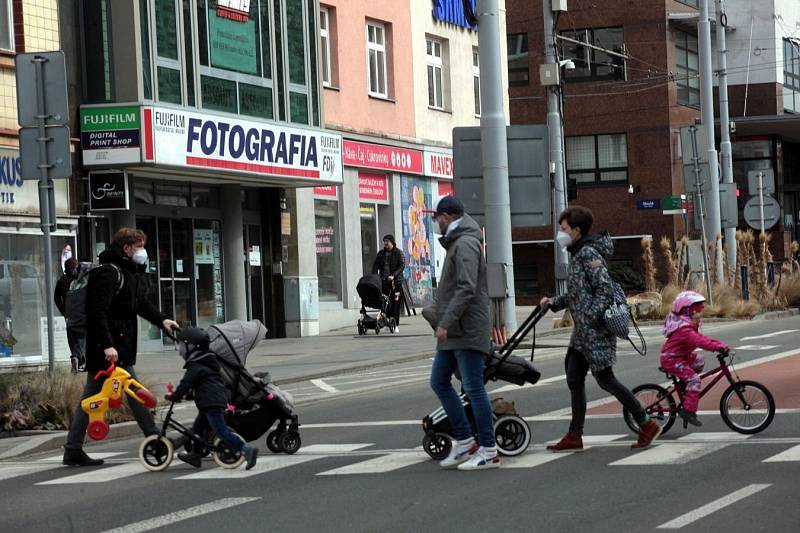 Sobotní dopoledne v centru Zlína, 13. března 2021