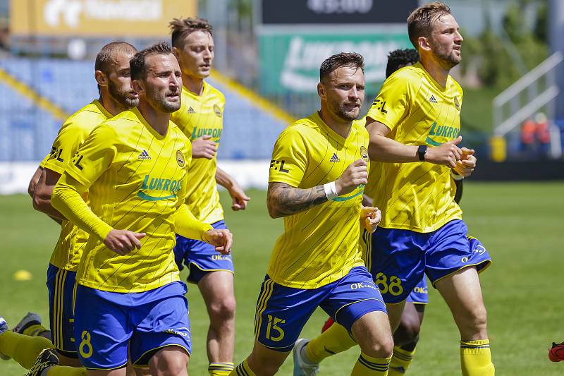 Fotbalisté Zlína (ve žlutých dresech) porazili na Letné třetiligovou Kroměříž 4:1.