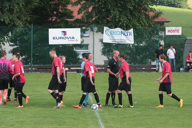 Fotbalisté Slopného (zelené dresy) si v Lize4 poradil s Drnovicemi, které díky hattricku Martina Váni zdolal 3:2. Foto: pro Deník/Jan Zahnaš