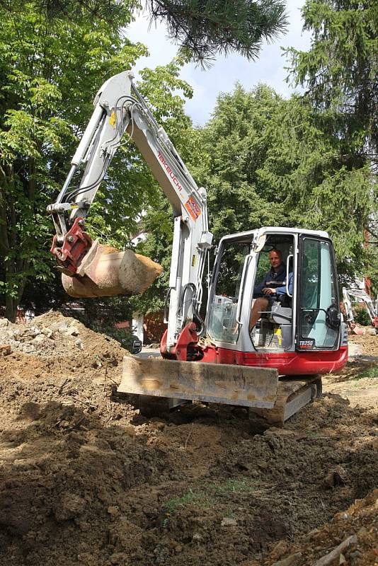 Oprava teplovodu na sídlišti Jižní Svahy ve Zlíně.