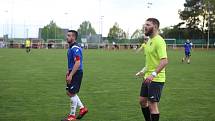 Fotbalisté Mladcové (žluté dresy) v semifinále KFS prohráli s Kateřinicemi 1:3.