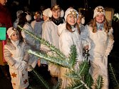 V pátek 23. prosince 2016 se v Lukovečku konalo tradiční Zpívání koled u kapličky a předávání Betlémského světla.