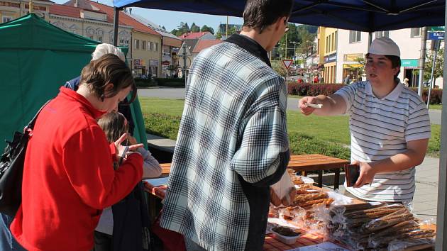 Centrum Vizovic obsadily v sobotu dopoledne farmářské trhy.