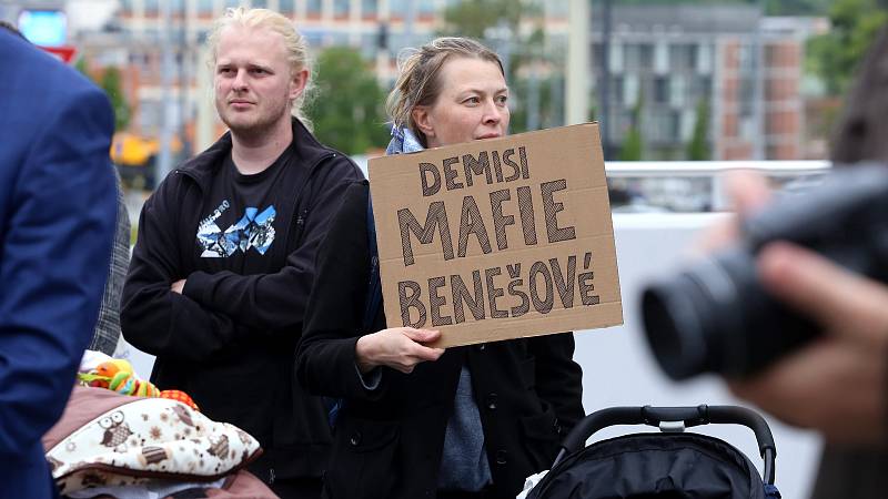 Demonstrace proti ministryni spravedlnosti Marii Benešové na náměstí T. G. Masaryka ve Zlíně, 13. 5. 2019