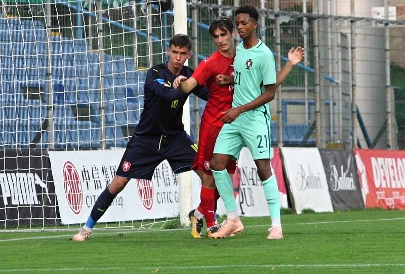 Osmnáctiletý brankář Manchesteru United Matěj Kovář udržel v zápase s Portugalskem čisté konto.