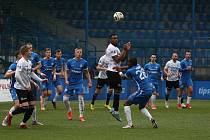 Fotbalisté Zlína (bílé dresy) se ve 26. kole FORTUNA:LIGY představili na stadionu Slovanu Liberec.
