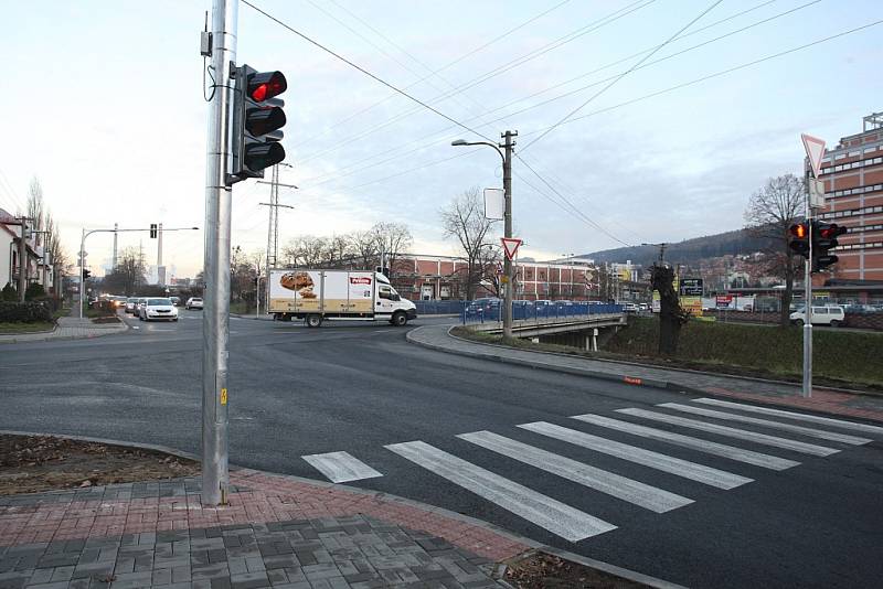 Nová světelná křižovatka na nábřeží v Prštném ve Zlíně.