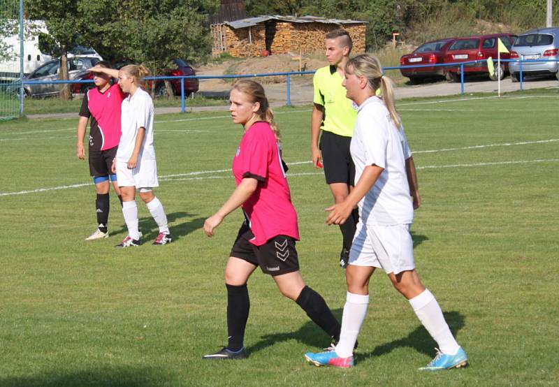 Krajský přebor žen: Lužkovice - Holešovské holky 2:5. 