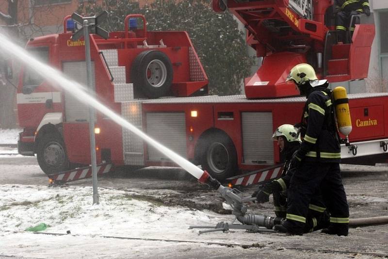 Požár v továrním areálu ve Zlíně.