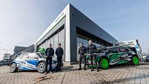 Do nové automobilové sezony půjde zlínský Samohýl Škoda Team se dvěma posádkami - zkušenější dvojice Miroslav Jakeš s Petrem Machů se netají medailovými ambicemi, mladý „pekař“ Adam Březík s Ondřejem Krajčou budou chtít více než sbírat zkušenosti.