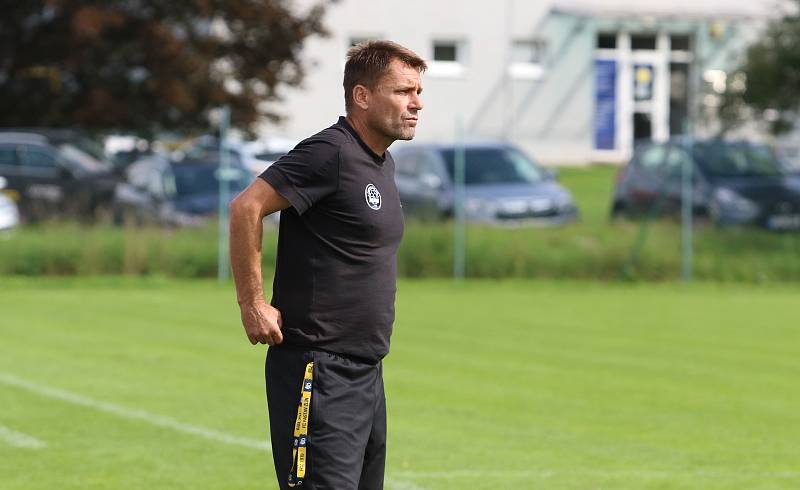 Fotbalisté Zlína B (žluté dresy) v 5. kole MSFL přehráli Znojmo 4:0. Foto: Jan Zahnaš