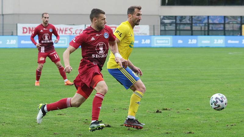 Fotbalisté Zlína (ve žlutých dresech) prohráli v 5. kole FORTUNA:LIGY se Sigmou Olomouc 0:1