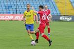 Fotbalisté Zlína B (žluté dresy) v nedělním zápase 29. kole MSFL na Letné remizovali s Frýdkem-Místkem 2:2.