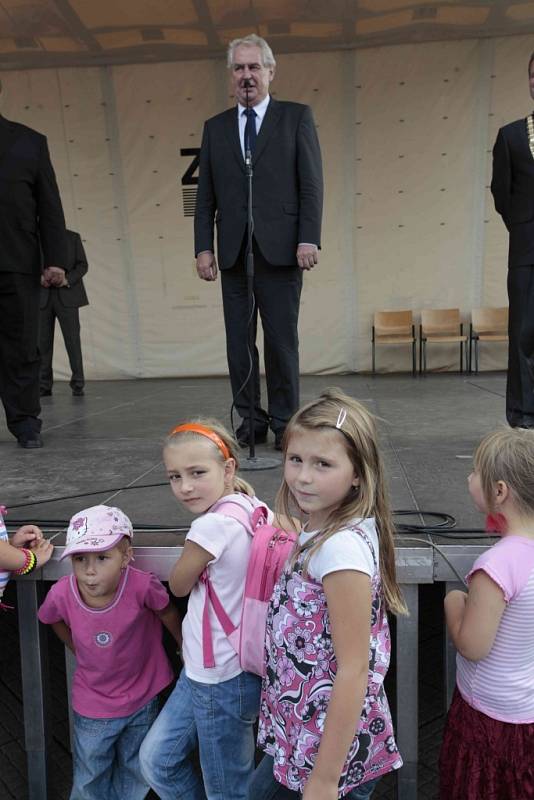 Návštěva prezidenta Miloše Zemana ve Zlínském kraji. Náměstí Míru ve Zlíně