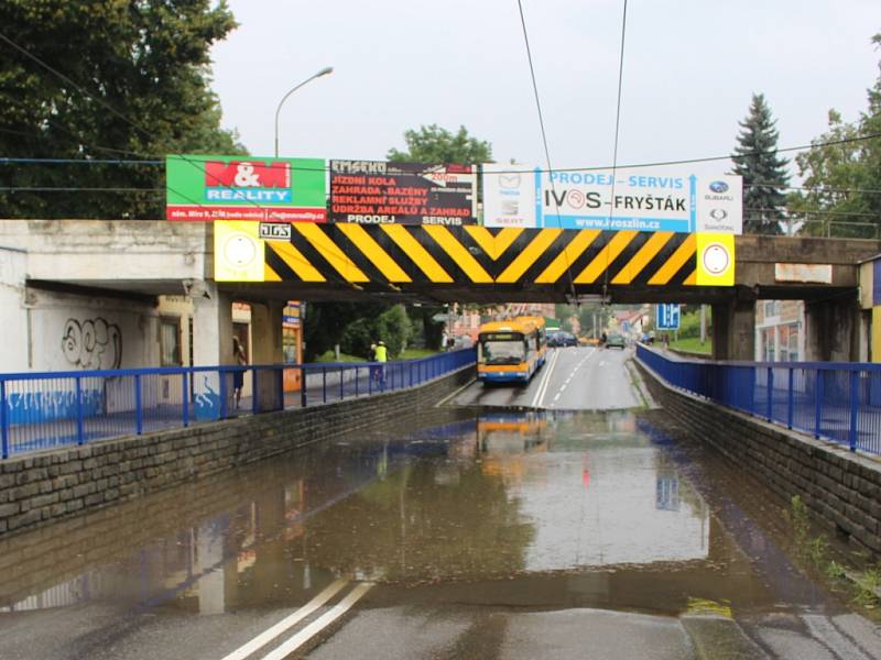 Po prudkém lijáku ve Zlíně uzavřeli tř. T. Bati i některé prodejny