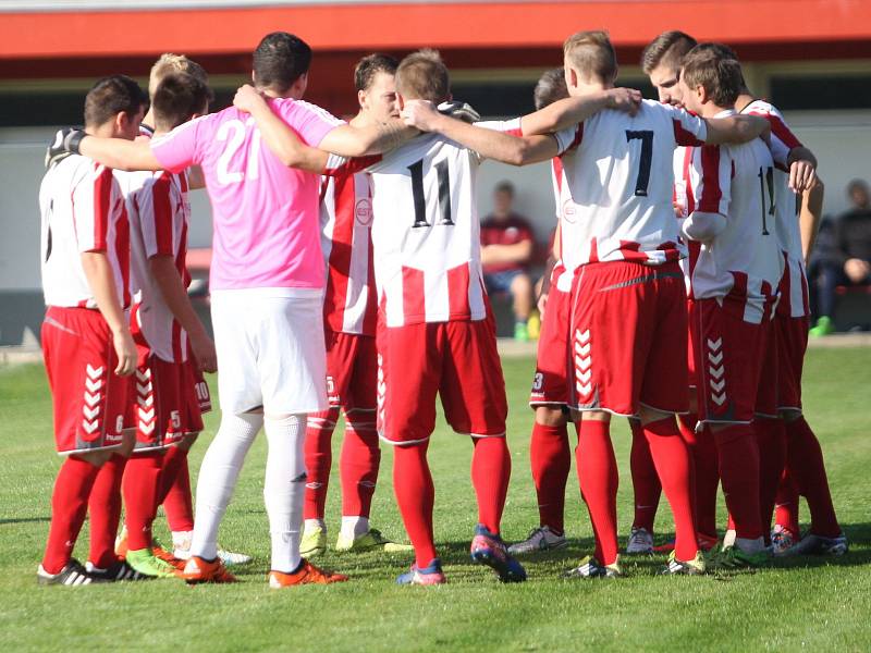 Fotbalisté Brumova (bílo-červení) v 11. kole divize E remizovali v derby se Slavičínem 1:1.