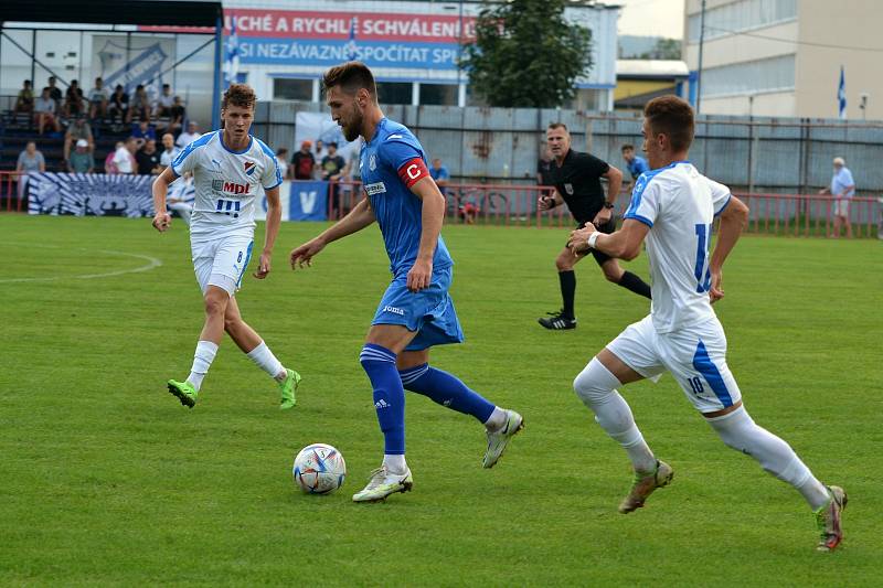 Fotbalisté Kvítkovic (modré dresy) doma prohráli s Baníkem Ostrava "B" 2:5.