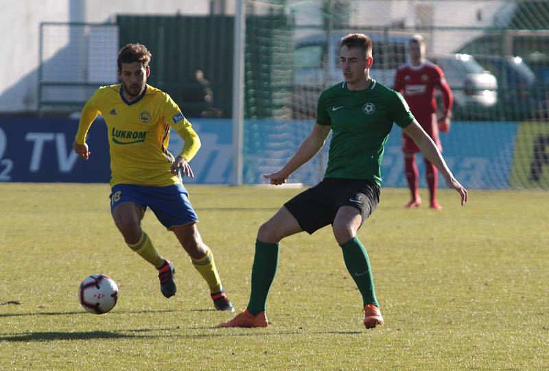 Fotbalisté Zlína (ve žlutém) ve 21. kole FORTUNA:LIGY prohráli v Příbrami 2:3.