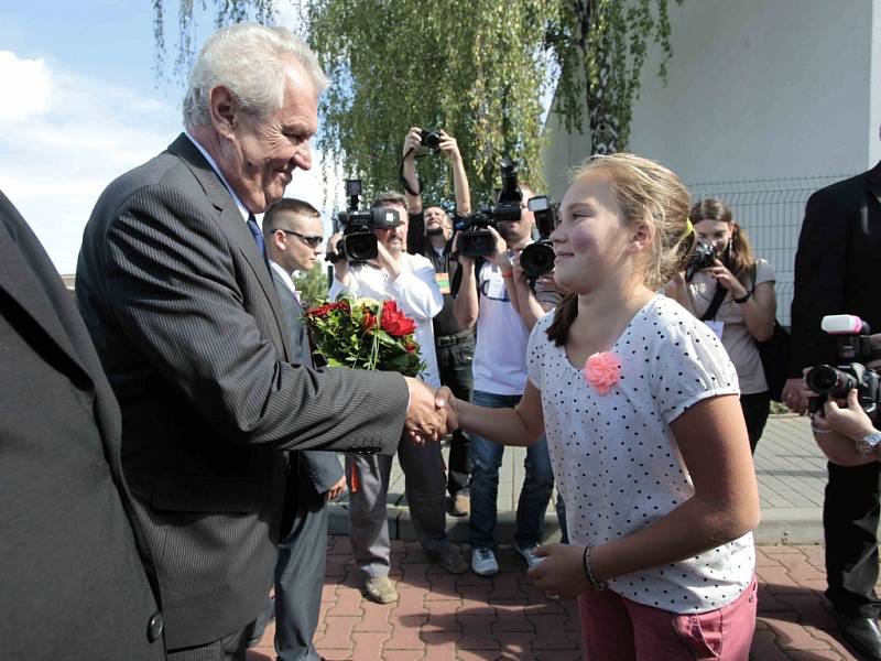 Návštěva prezidenta Miloše Zemana ve Zlínském kraji. Gymnázium Lesní čtvrť 