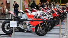 Výstava supersportů a dravých závodních motocyklů Ducati z unikátní soukromé sbírky. v OC Zlaté jablko ve Zlíně