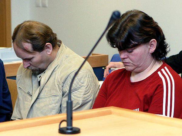 Vraždící manželé Motalíkovi stráví ve vězení 20 a 22 let. Rozhodl o tom v úterý Vrchní soud v Olomouci.