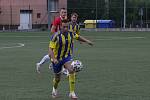 Fotbalisté Uherského Brodu (červené dresy) zvítězili v předkole MOL Cupu nad domácím Baťovem 5:0.