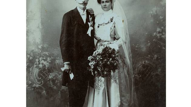 Ve Zlíně uvidíte svatební úbor Marie Baťové z roku 1912 - Zlínský deník