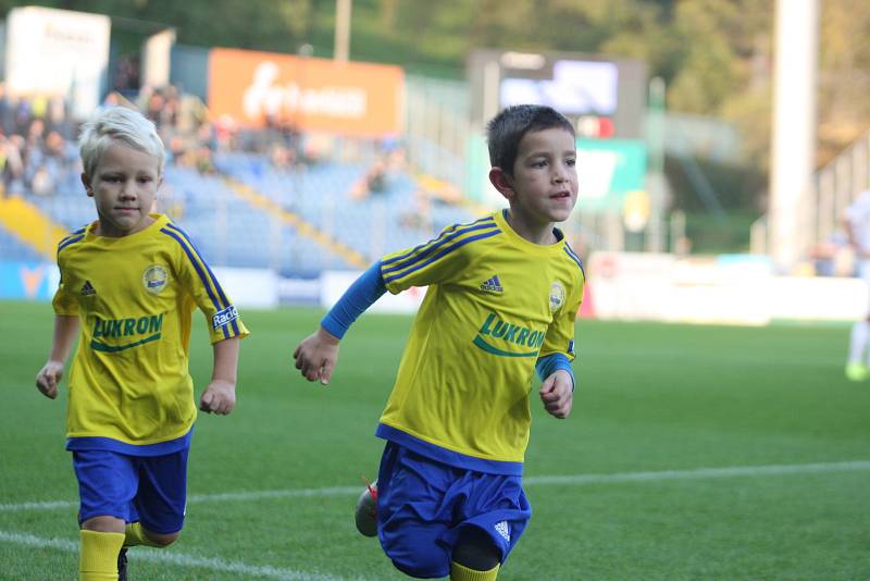 Fotbalisté Zlína (ve žlutých dresech) se v 10. kole HET utkali s předposlední Jihlavou.