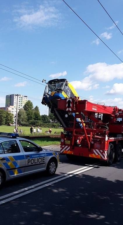 Situace na místě nehody trolejbusu v Otrokovicích-Kvítkovicích 