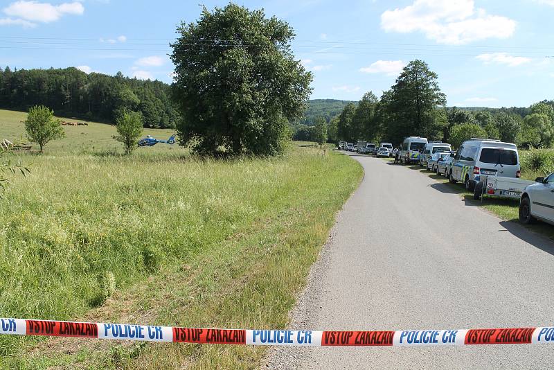 Pátrání po nebezpečných pachatelích, kteří měli v pondělí přepadnout vůz pošty v Hornom Srnie na Slovensku