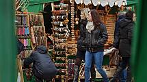 Zlínské náměstí Míru patří od 13. prosince vánočním trhům. Ty potrvají jaště dalších deset dnů.