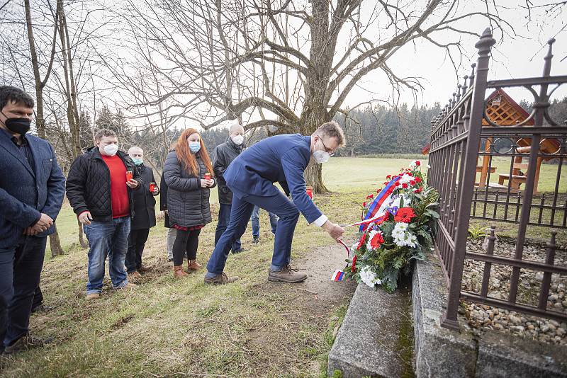 Pietními akty si připomněli zástupci kraje události související s koncem 2. světové války. Památku padlých uctili položením květinových darů u pomníků na Ploštině, Vařákových pasekách, u Juřičkova mlýna a v Prlově.