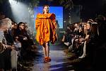 Fashion Event Dotek zakončí módní přehlídka s charitativní aukcí.