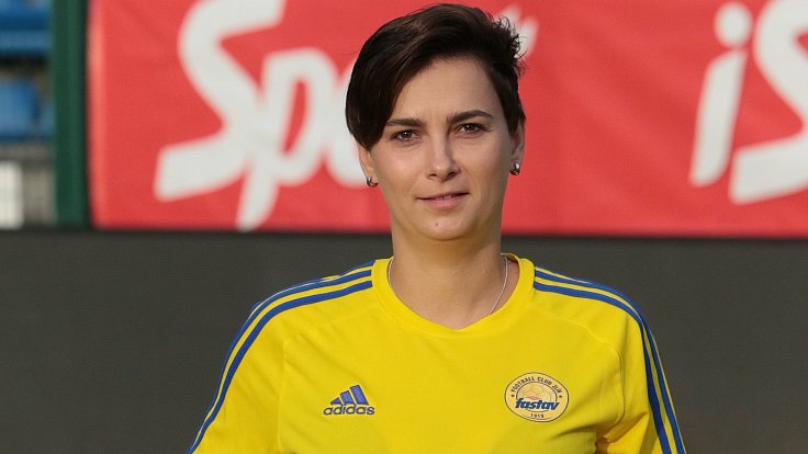 Házenkářská rozhodčí Kateřina Brzósková  hraje i fotbal za Fastav Zlín