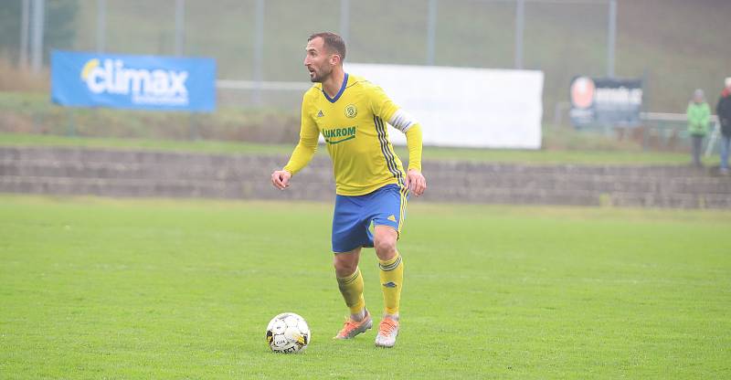 Fotbalisté Zlína B (žluté dresy) v posledním domácím zápase podzimní části třetí ligy podlehli Hlučínu 2:3.