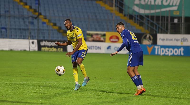 Fotbalisté Zlína (žluté dresy) ve 3. kole MOL Cupu doma zdolali druholigovou Jihlavu 2:0.